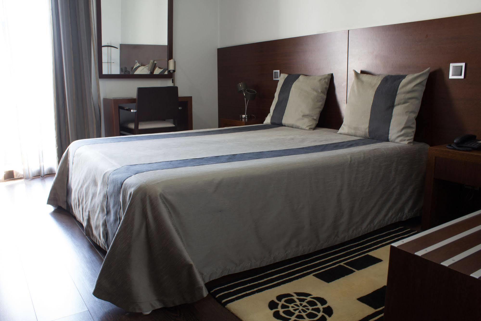 Hotel Portas De Santa Rita Ермесинде Екстериор снимка