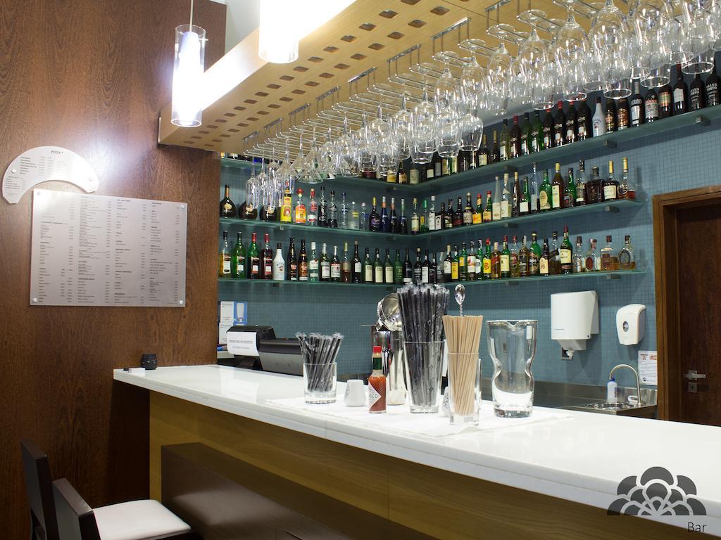 Hotel Portas De Santa Rita Ермесинде Екстериор снимка
